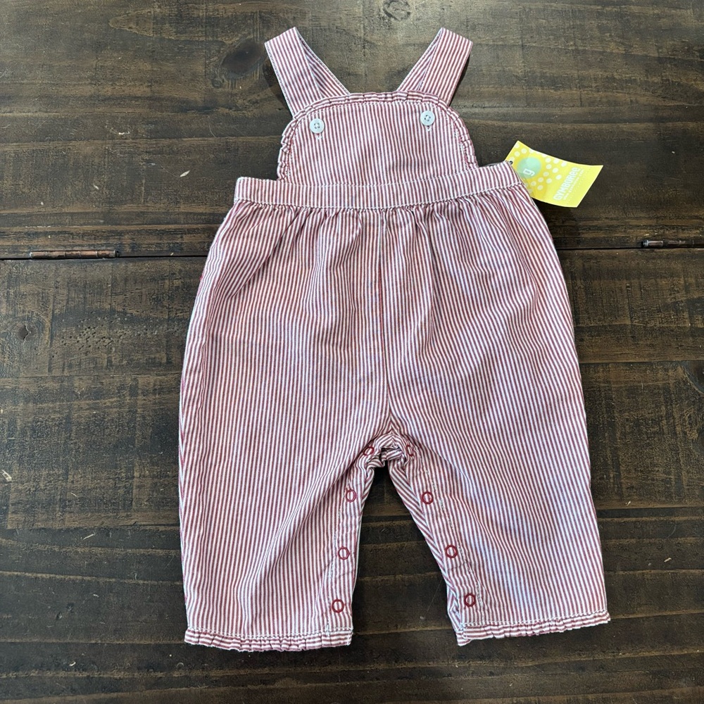Gymboree Red and White Overalls with Bib Front Design. NWT. New Baby 0-3 months